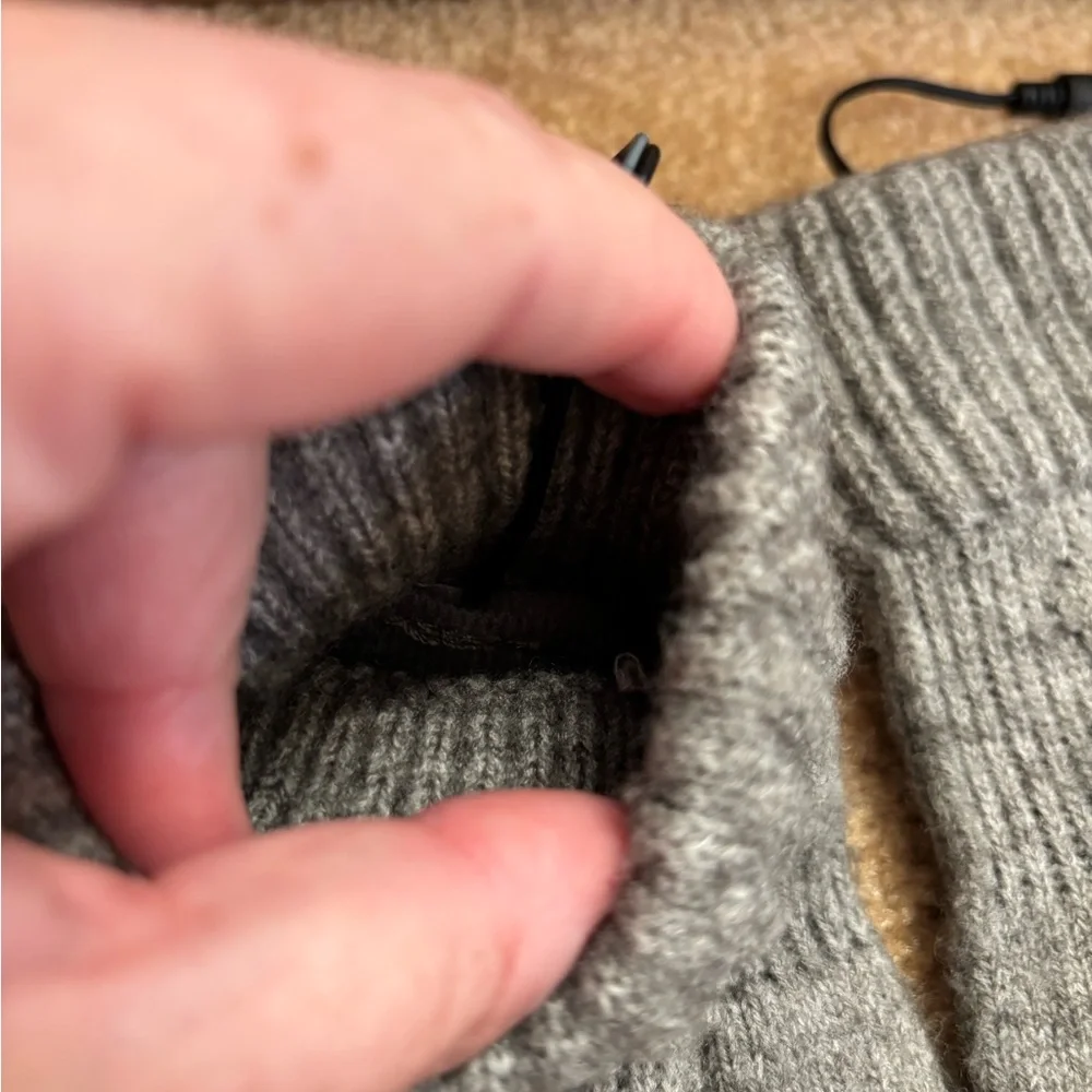 Rechargeable Gray Heated Knit Gloves